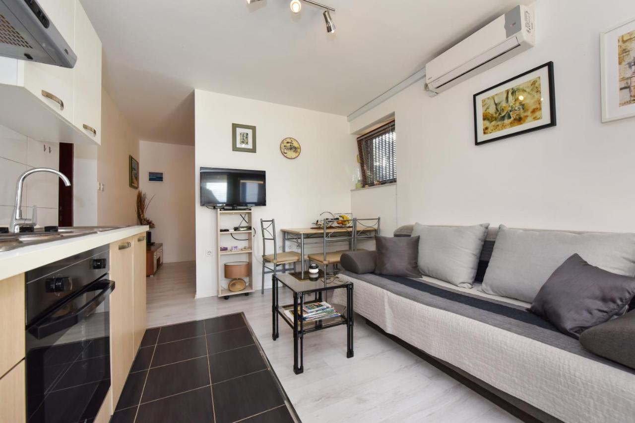 Apartament Lovely In The Groundfloor Zadar