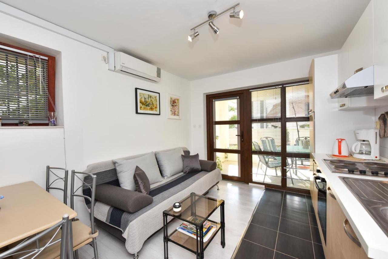 Apartament Lovely In The Groundfloor *